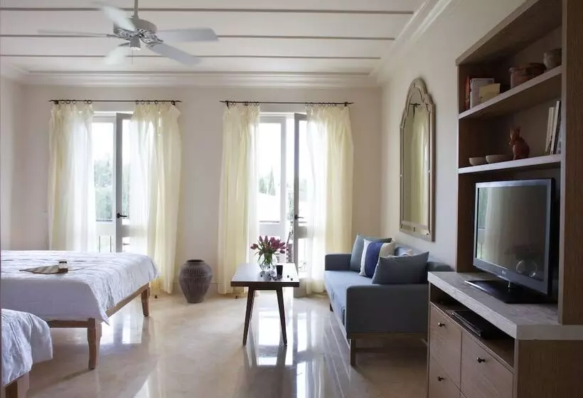 Villa 3 Dormitorios con Piscina, Anassa