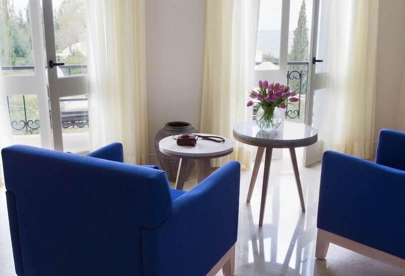 וילת 3 חדרי שינה עם בריכה, Anassa