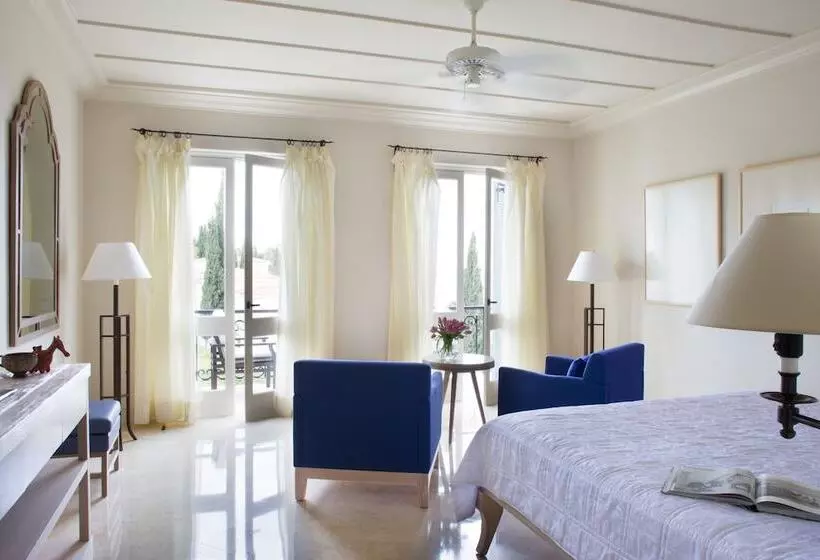 Villa 3 Dormitorios con Piscina, Anassa