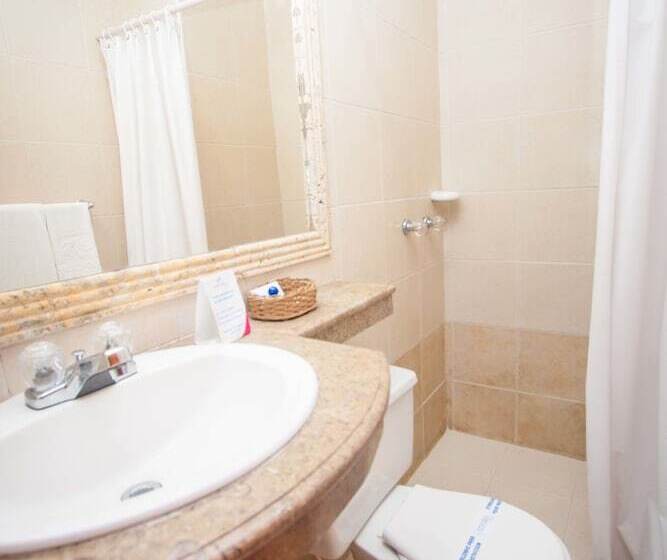 غرفة قياسية ثلاثية, Playa Club