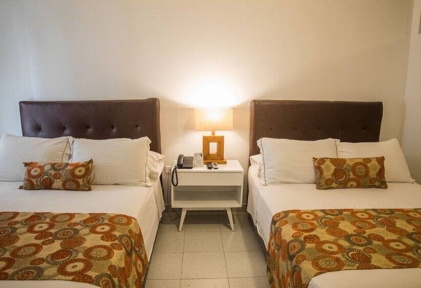 غرفة قياسية ثلاثية, Playa Club