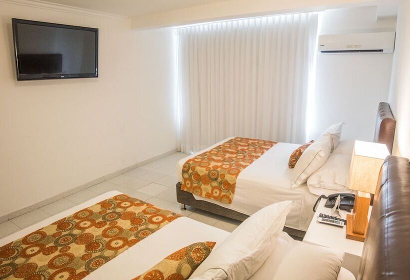 غرفة قياسية رباعية, Playa Club