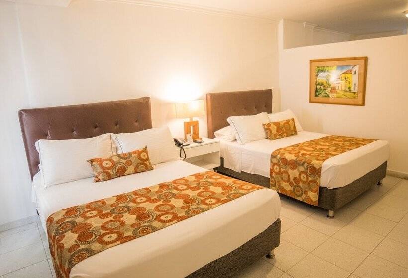 غرفة قياسية رباعية, Playa Club