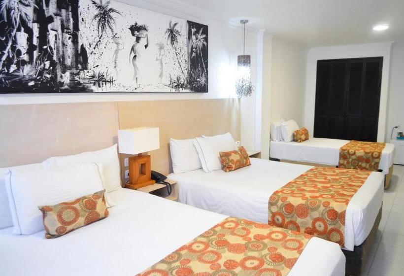 غرفة قياسية ثلاثية, Playa Club