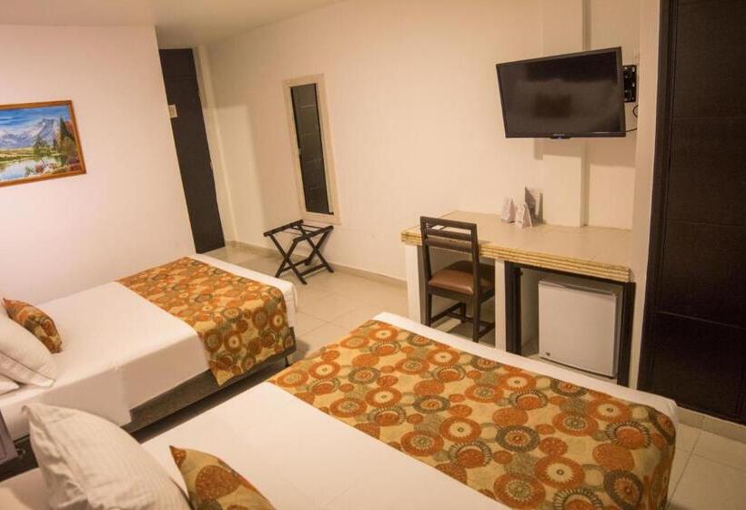 غرفة قياسية ثلاثية, Playa Club