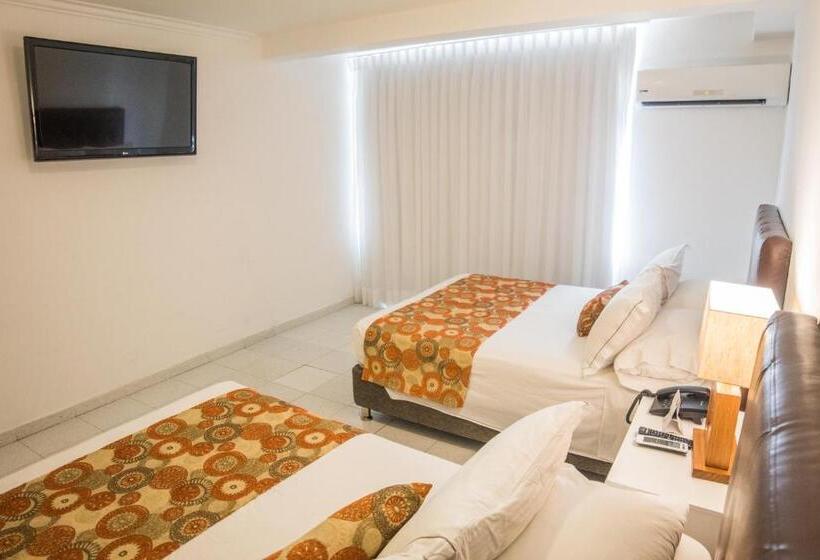 غرفة قياسية ثلاثية, Playa Club