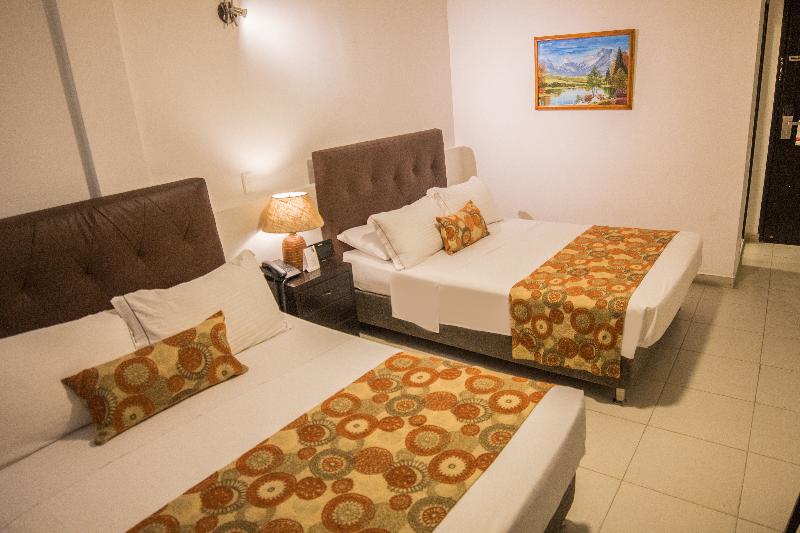 غرفة قياسية ثلاثية, Playa Club