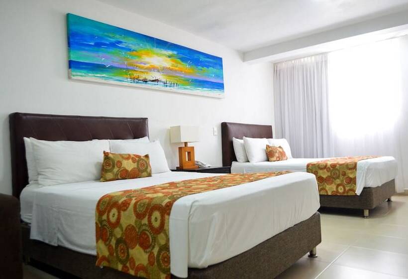 غرفة قياسية ثلاثية, Playa Club