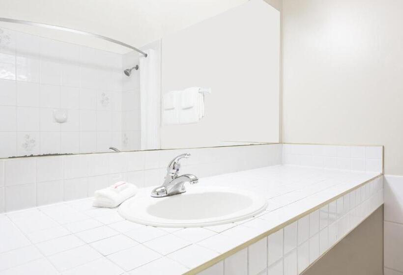 חדר סטנדרט, Super 8 By Wyndham Quesnel Bc