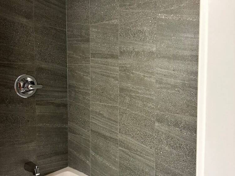 四人标准间, Wells Gray Inn