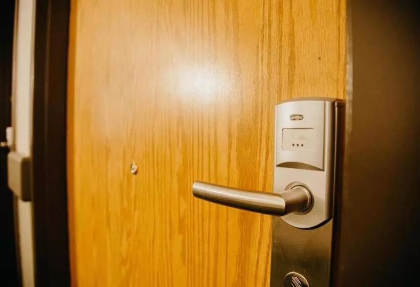 سوییت, Super 8 By Wyndham Revelstoke Bc