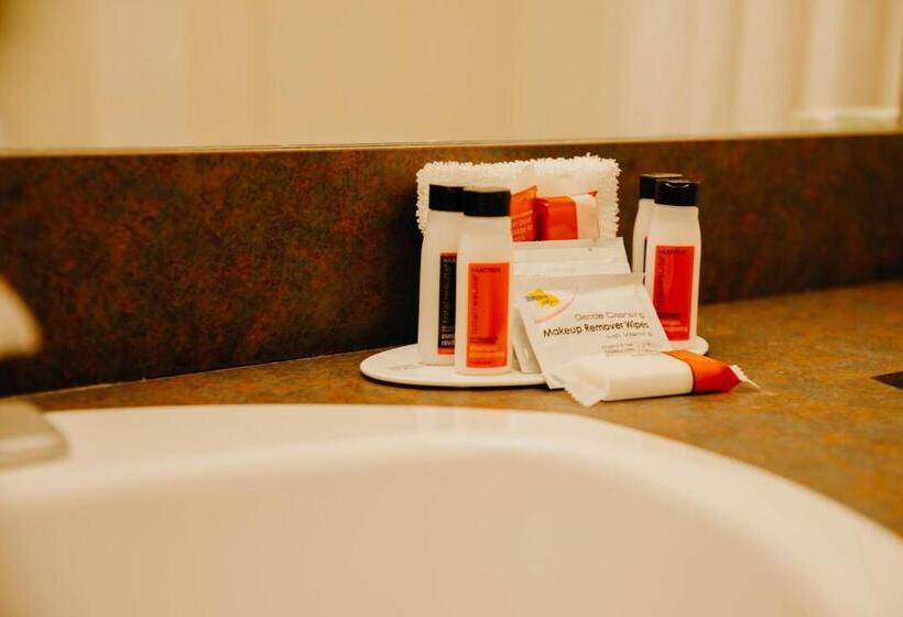 스위트, Super 8 By Wyndham Revelstoke Bc