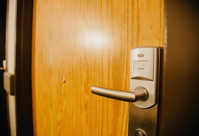 스탠다드 룸, Super 8 By Wyndham Revelstoke Bc