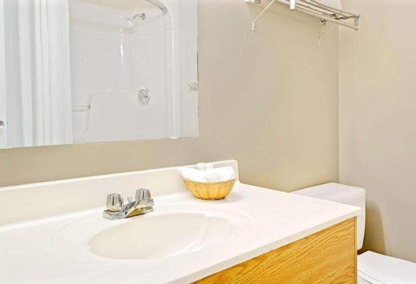 スタンダードルーム, Super 8 By Wyndham Toronto East On