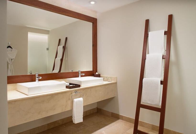 클럽 룸 킹침대, The Westin Reserva Conchal, An All Inclusive Golf Resort & Spa