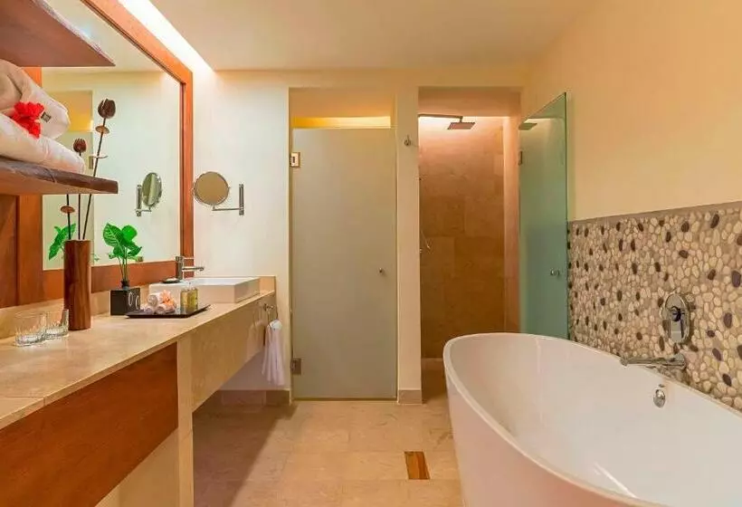 キングサイズベッドのクラブルーム, The Westin Reserva Conchal, An All Inclusive Golf Resort & Spa