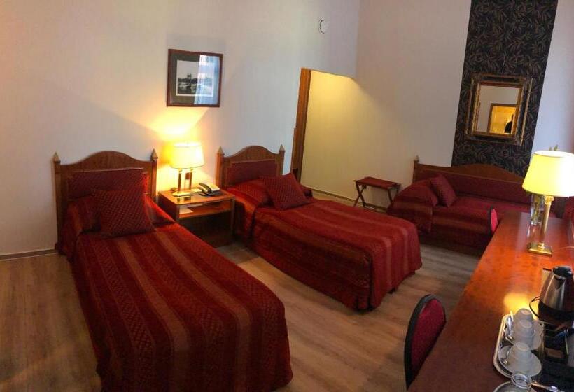 Quarto Triplo Estandar, Ariston Prague