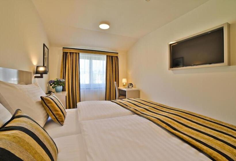 Quarto Superior, Ariston Prague