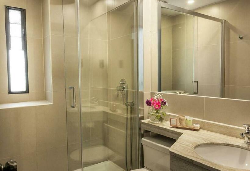 高级大房间, Fundador