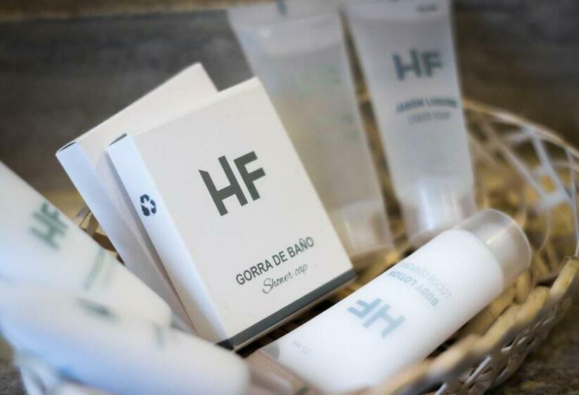 高级大房间, Fundador