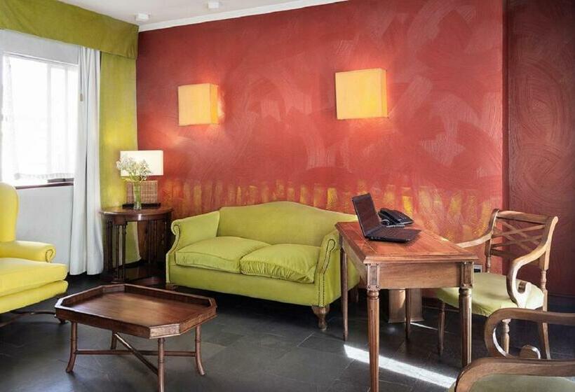 带大床的套房, Fundador