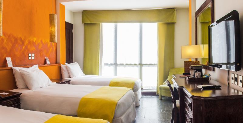 标准三人间, Fundador