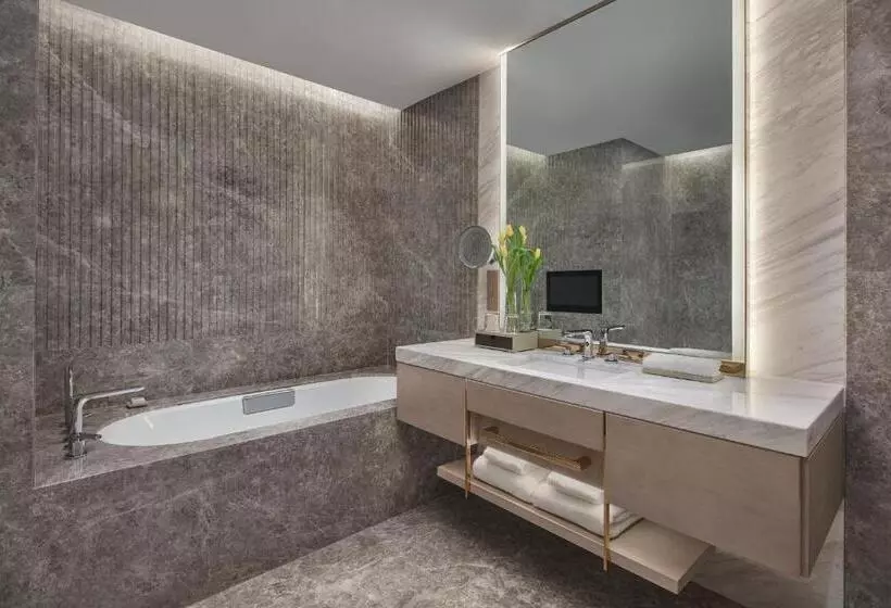 Suite Deluxe, Hyatt Regency Metropolitan Chongqing
