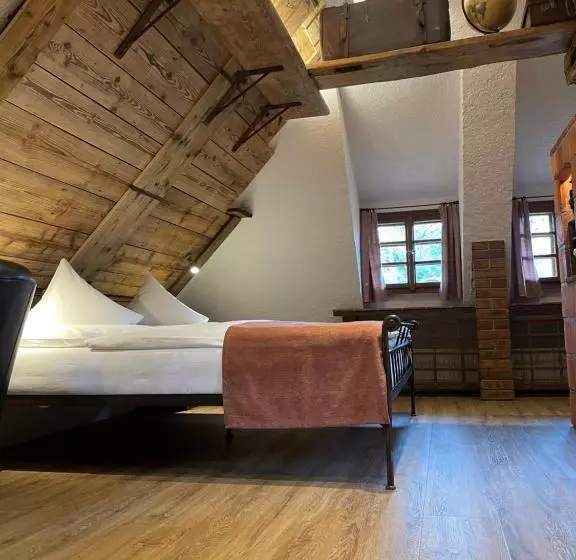 اتاق رمانتیک, Romantik Hotel U Raka