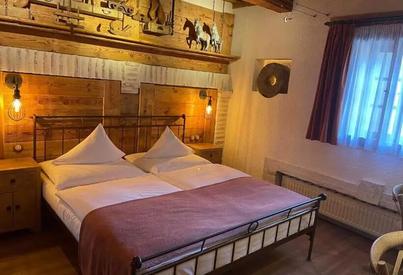 اتاق کلاسیک, Romantik Hotel U Raka