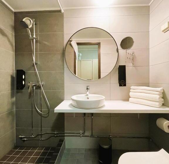 Superior room with lake view, Herttua Hotel And Spa