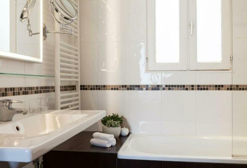 コンフォートルーム, Acropole