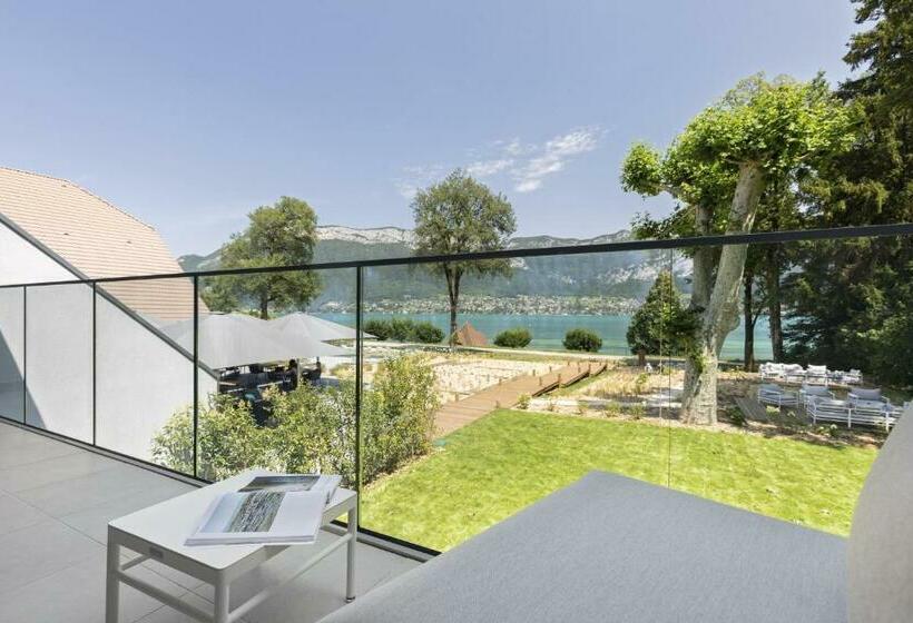 Suite with lake view, Black Bass