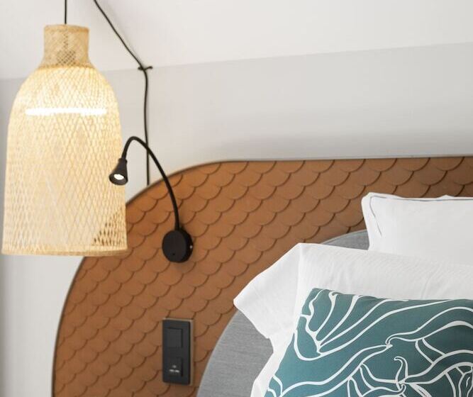 جناح جونيور مطل علي البحيرة, Black Bass