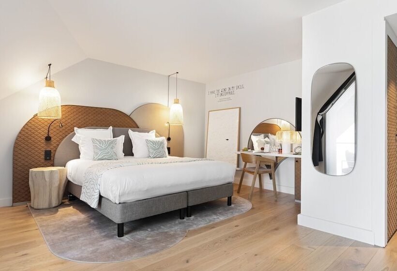 Suite with lake view, Black Bass