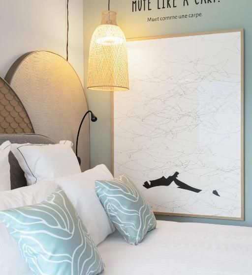 Suite with lake view, Black Bass