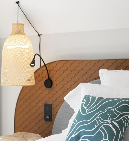 Suite with lake view, Black Bass