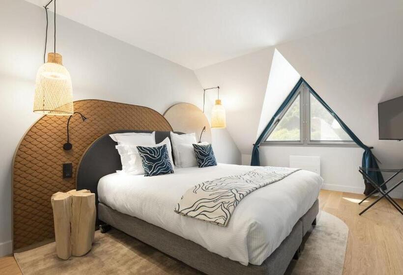 סוויטת ג'וניור םע נוף, Black Bass