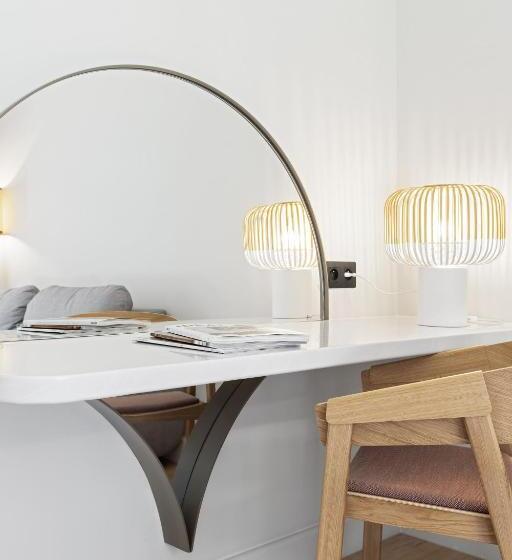 جناح جونيور مطل علي البحيرة, Black Bass