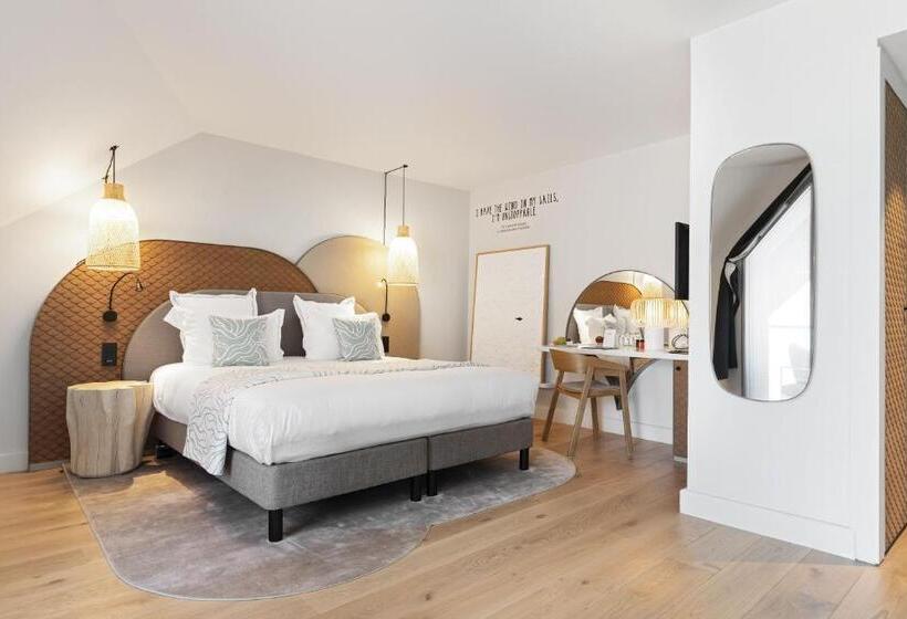 סוויטת ג'וניור נוף לאגם, Black Bass