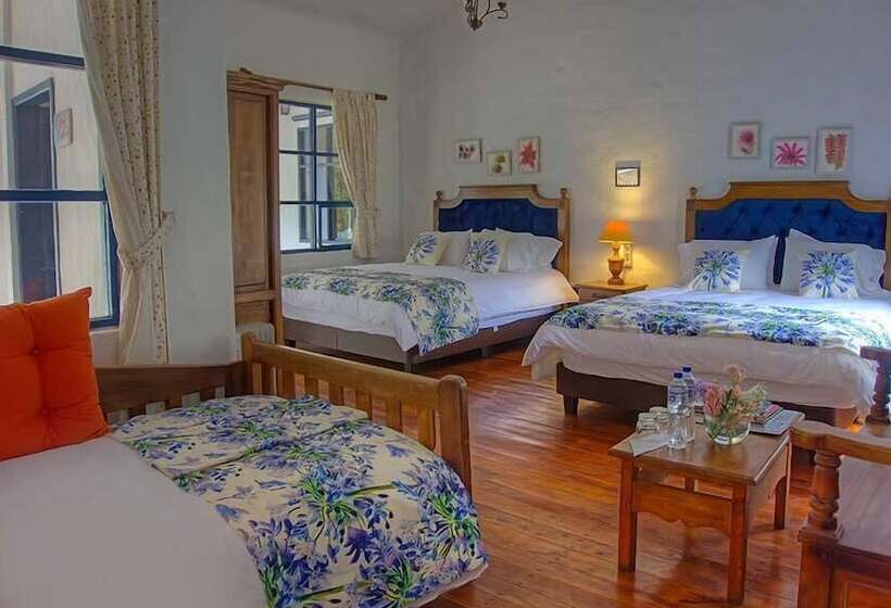 غرفة سوبيريور ثلاثية, Hostería Hacienda Pinsaqui