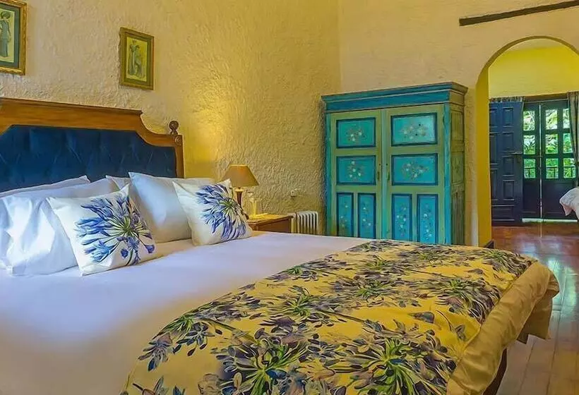 スーペリアトリプルルーム, Hostería Hacienda Pinsaqui