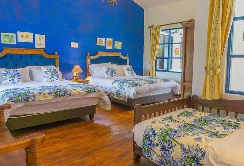 غرفة سوبيريور ثلاثية, Hostería Hacienda Pinsaqui