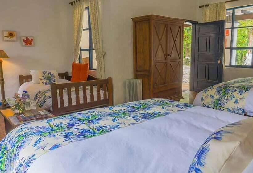 غرفة سوبيريور ثلاثية, Hostería Hacienda Pinsaqui