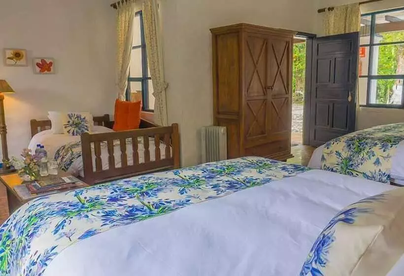 スーペリアトリプルルーム, Hostería Hacienda Pinsaqui