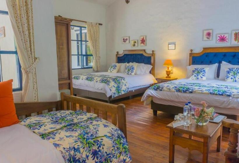 غرفة سوبيريور ثلاثية, Hostería Hacienda Pinsaqui