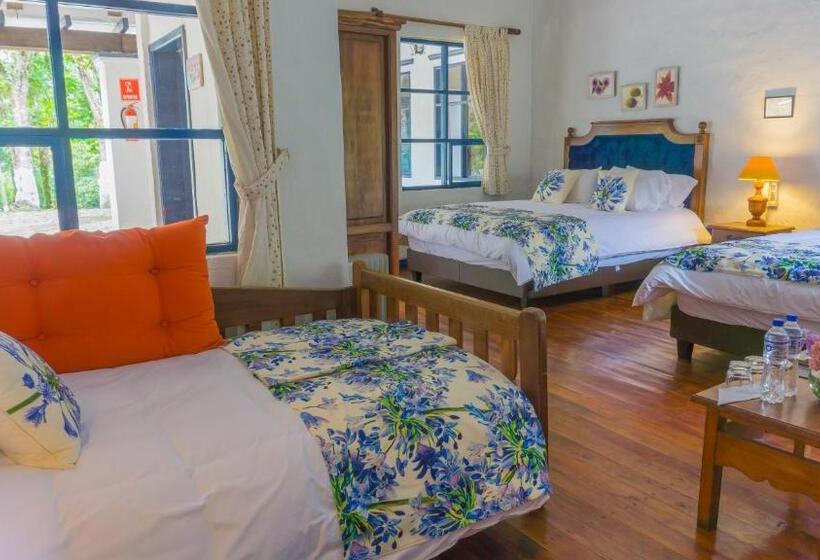 غرفة سوبيريور ثلاثية, Hostería Hacienda Pinsaqui