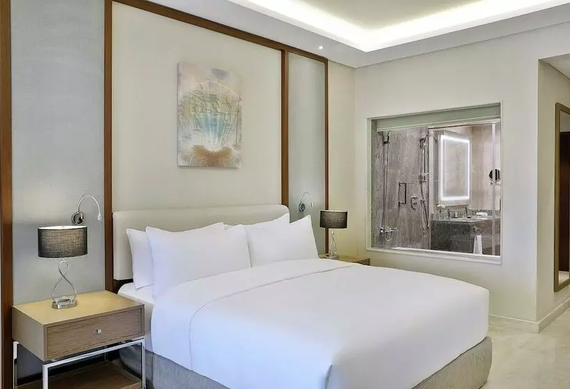 اتاق سوپریور با چشم‌انداز, Hilton Hurghada Plaza