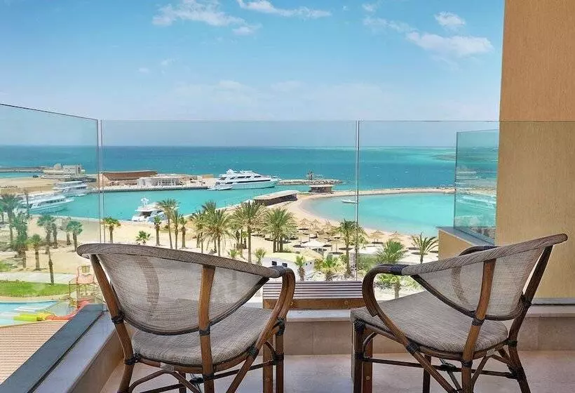 اتاق سوپریور با چشم‌انداز, Hilton Hurghada Plaza