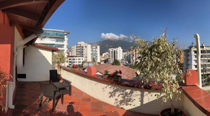 Classic room with balcony, Kitu