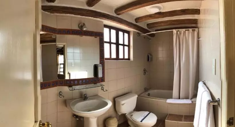 Standard Kolmen Hengen Huone, Kituandes
